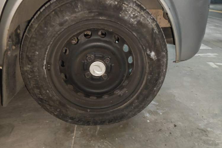 Used Dongfeng Xiaokang K07S  Right Front Wheel Hub