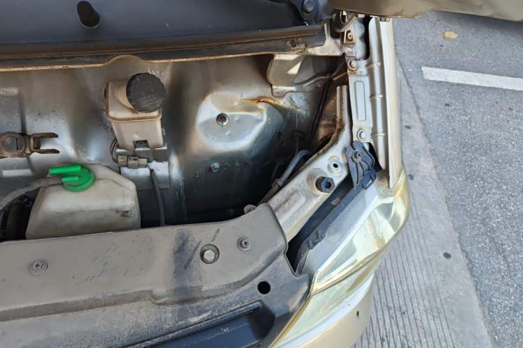 Used Dongfeng Xiaokang K07S 2021 1.2L High-Performance Standard Version DK12 Engine Bay Left