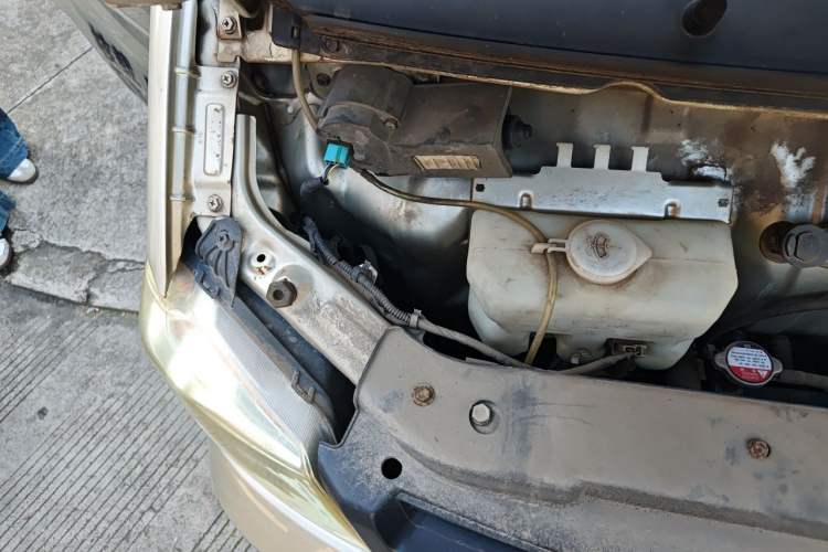 Used Dongfeng Xiaokang K07S 2021 1.2L High-Performance Standard Version DK12 Engine Bay Right