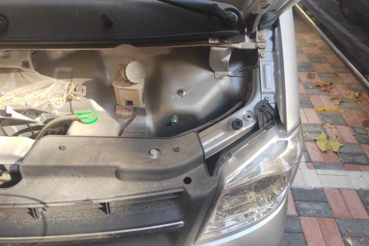 Used Dongfeng Xiaokang K07S 2022 1.3L High-Power Base Version Engine Bay Left