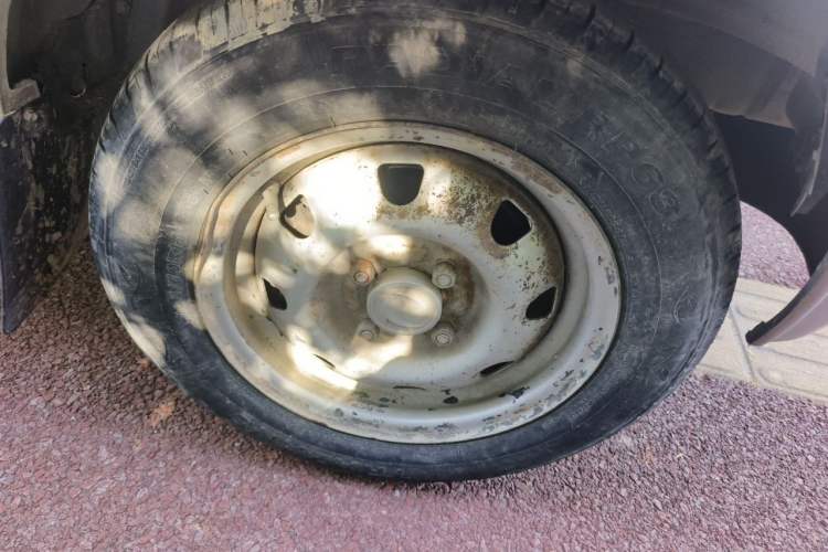Used Dongfeng Xiaokang K17 2009 1.0L Base Version AF10-06 Right Front Wheel Hub