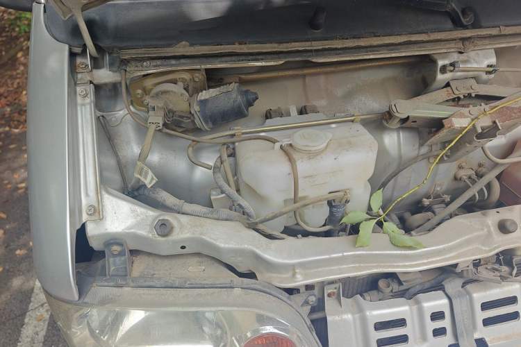 Used Dongfeng Xiaokang K17 2009 1.0L Base Version AF10-06 Engine Bay Right