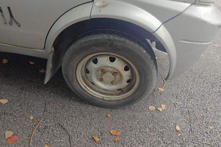 Used Dongfeng Xiaokang K17 2009 1.0L Base Version AF10-06 Right Front Wheel Hub