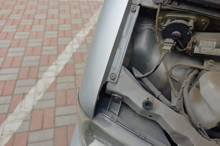 Used Dongfeng Xiaokang K17 2009 1.0L Standard Edition AF10-06 Engine Bay Right