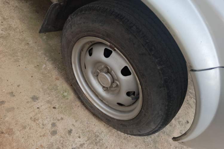 Used Dongfeng Xiaokang K17 2009 1.0L Base Version AF10-06 Right Front Wheel Hub