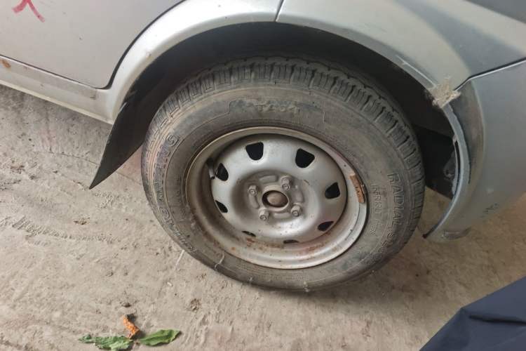 Used Dongfeng Xiaokang K17 2009 1.0L Base Version AF10-06 Right Front Wheel Hub