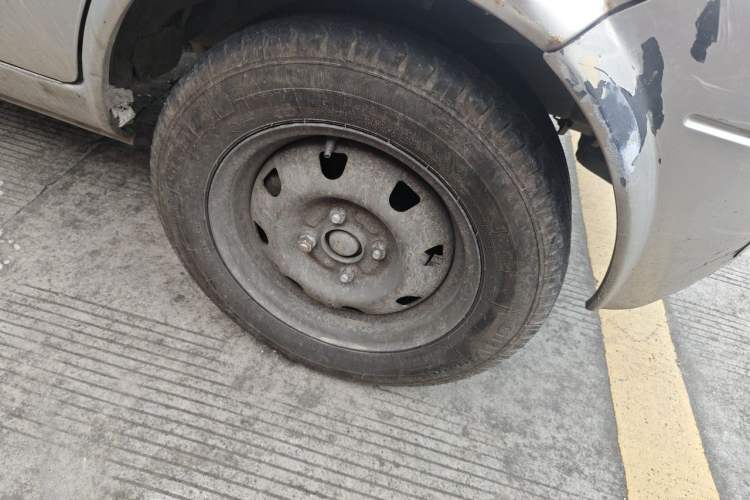 Used Dongfeng Xiaokang K17 2009 1.0L Base Version AF10-06 Right Front Wheel Hub