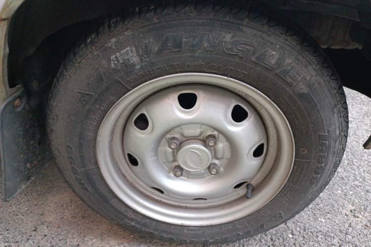 Used Dongfeng Xiaokang K17 2009 1.0L Base Version AF10-06 Right Front Wheel Hub