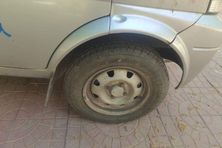 Used Dongfeng Xiaokang K17  Right Front Wheel Hub