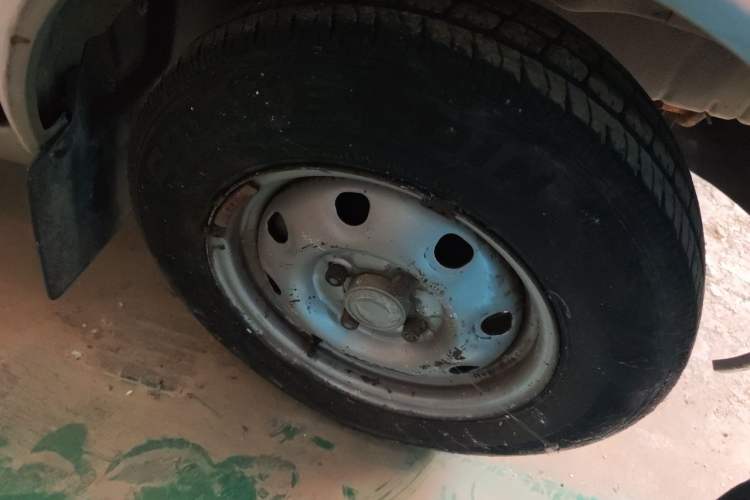 Used Dongfeng Xiaokang K17 2009 1.0L Base Version AF10-06 Right Front Wheel Hub