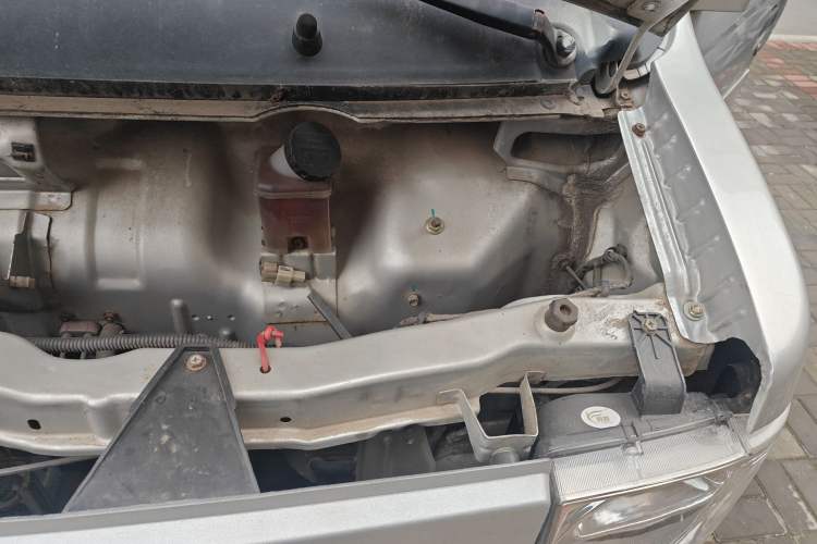 Used Dongfeng Xiaokang V07S 2011 1.0L Base Version AF10-12 Engine Bay Left