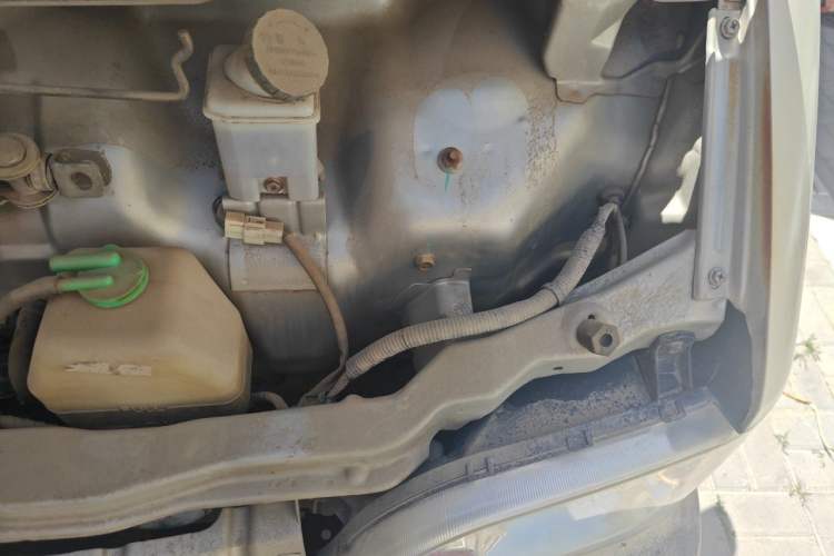Used Dongfeng Xiaokang V07S 2011 1.0L Base Version AF10-06 Engine Bay Left