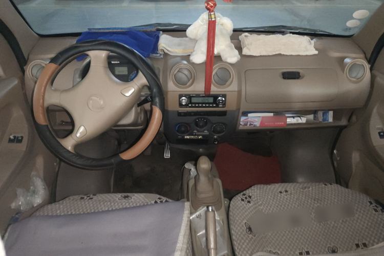 Used Dongfeng Xiaokang V27 2011 1.3L Base Version BG13-20 Center Console