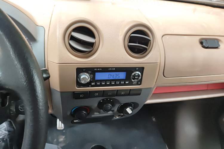 Used Dongfeng Xiaokang V27 2011 1.3L Standard-Plus Extended Version BG13-20 Audio And AC Panel