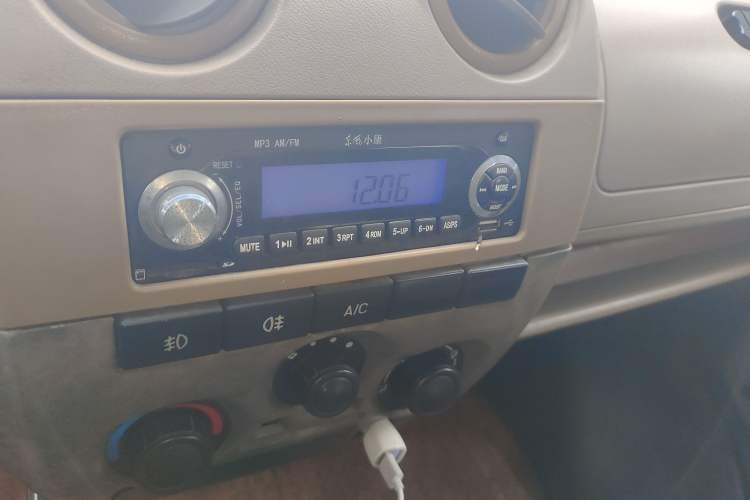 Used Dongfeng Xiaokang V27 2011 1.3L Standard Version BG13-20 Audio And AC Panel