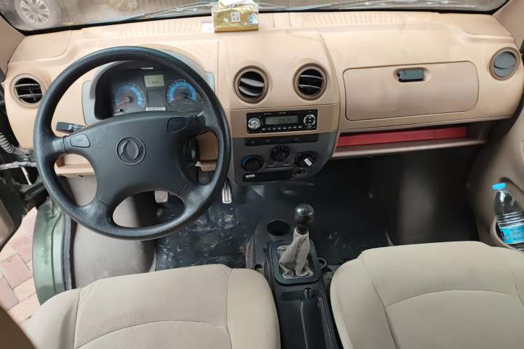 Used Dongfeng Xiaokang V27 2011 1.3L Standard-Plus Extended Version BG13-20 Center Console