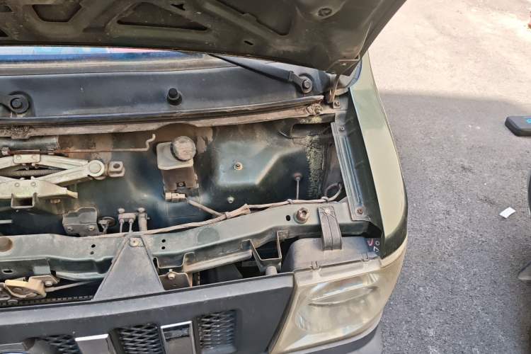 Used Dongfeng Xiaokang V27 2011 1.3L Standard Version BG13-20 Engine Bay Left