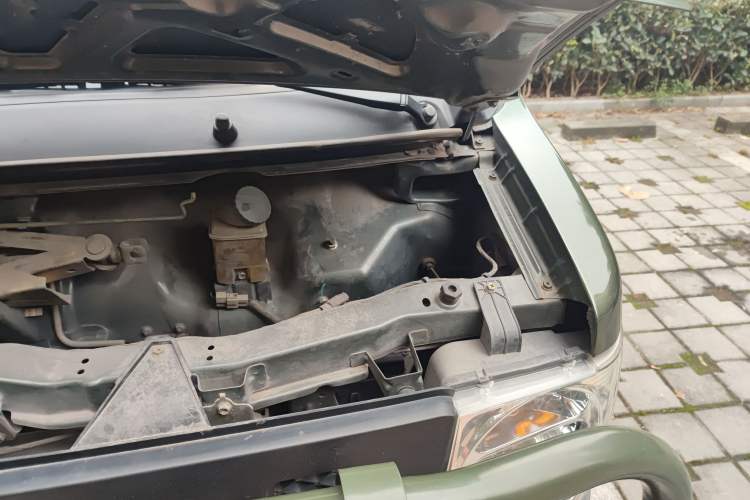 Used Dongfeng Xiaokang V27 2011 1.3L Standard-Plus Extended Version BG13-20 Engine Bay Left