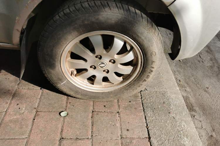 Used Dongfeng Xiaokang V27 2011 1.3L Standard Version BG13-20 Right Front Wheel Hub