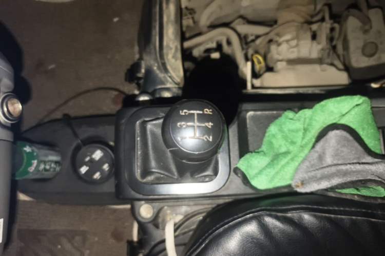 Used Dongfeng Xiaokang V29 2012 1.4L Luxury Version DK13-06 Gear Lever