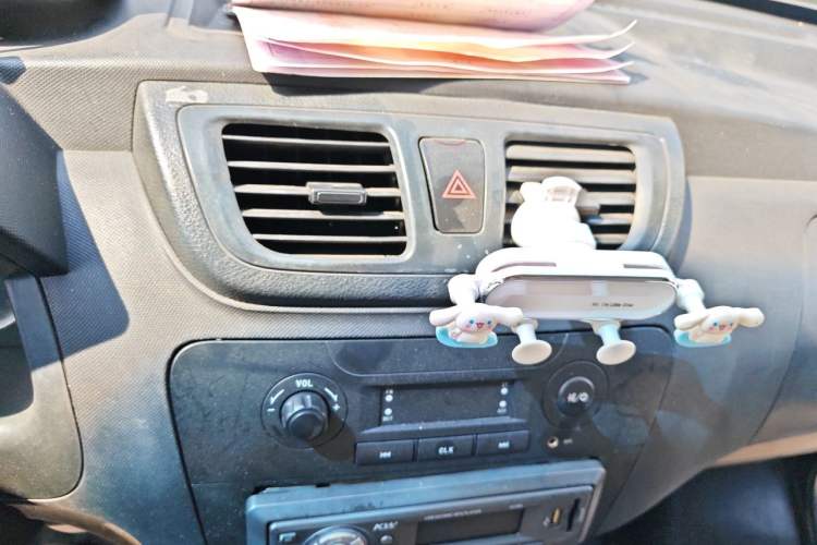 Used Dongfeng Xiaokang V29 2012 1.2L Standard Version Audio And AC Panel