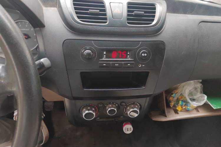 Used Dongfeng Xiaokang V29 2012 1.2L Standard Version Audio And AC Panel