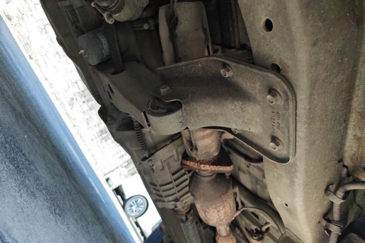 Used Dongfeng Xiaokang V29 2012 1.2L Standard Version Chassis Front Left