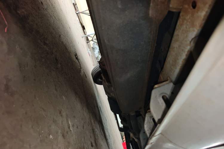 Used Dongfeng Xiaokang V29 2012 1.2L Standard Version Chassis Rear Right