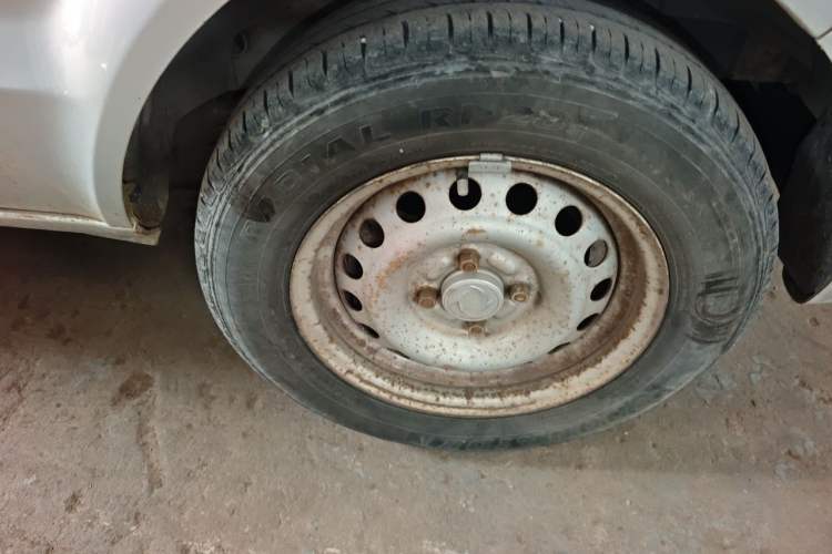 Used Dongfeng Xiaokang V29 2012 1.2L Standard Version Right Front Wheel Hub