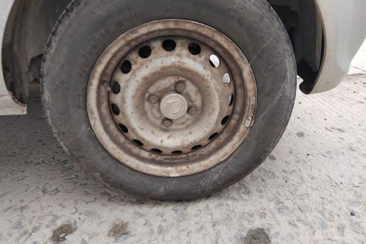 Used Dongfeng Xiaokang V29 2012 1.2L Standard Version Right Front Wheel Hub