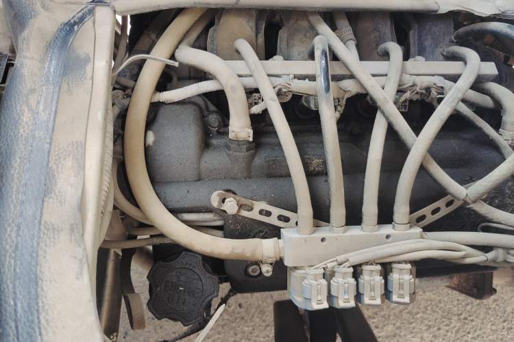 Used Dongfeng Xiaokang V29 2012 1.2L Standard Version Engine Bay Right