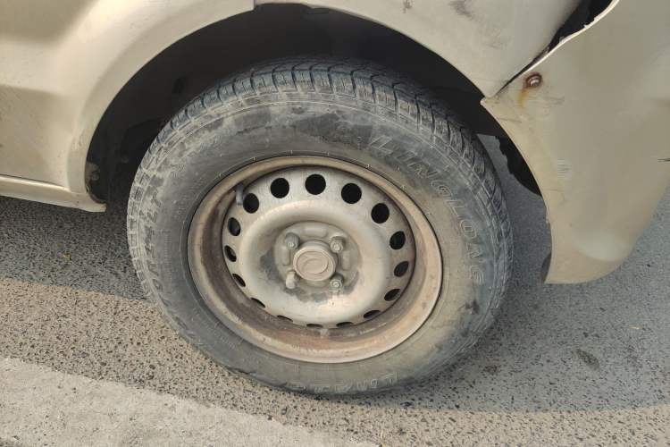 Used Dongfeng Xiaokang V29 2012 1.2L Standard Version Right Front Wheel Hub
