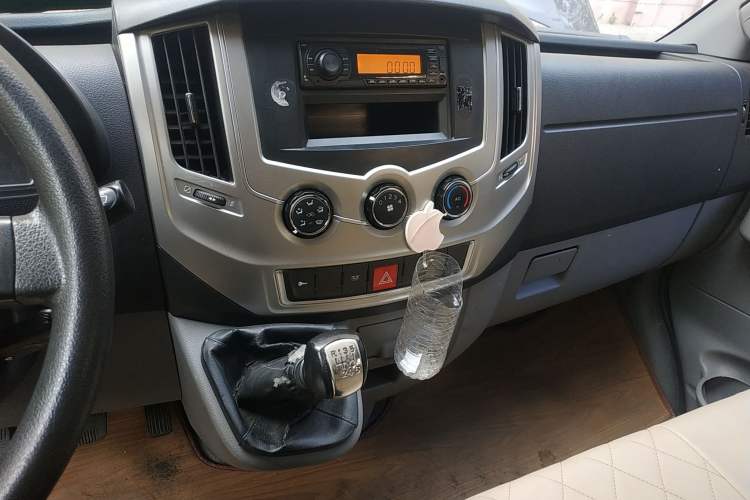 Used Dongfeng Yufeng 2016 2.5T Lingyun Edition Yulibao Long Wheelbase High-Roof National V ZD25 Audio And AC Panel