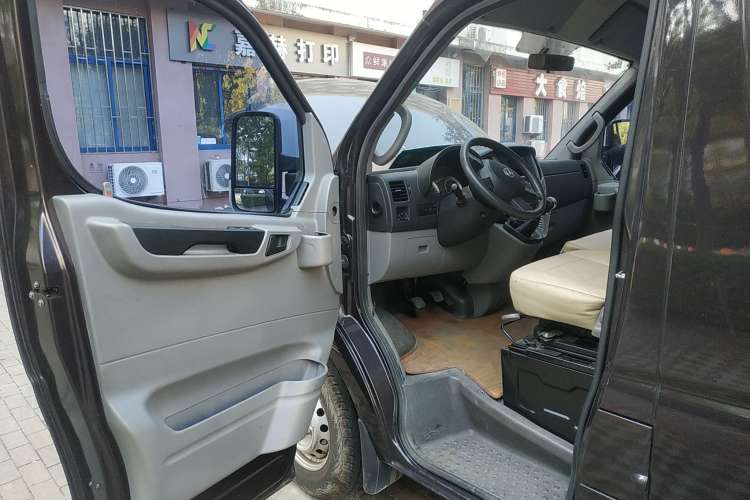 Used Dongfeng Yufeng 2016 2.5T Lingyun Edition Yulibao Long Wheelbase High-Roof National V ZD25 Driver Seat