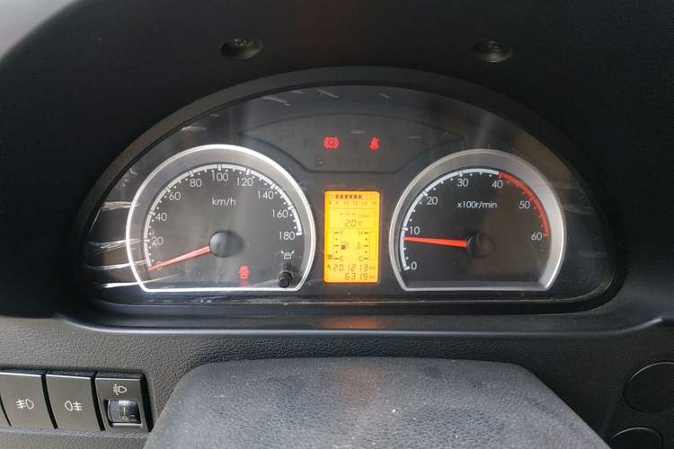 Used Dongfeng Yufeng 2016 2.5T Lingyun Edition Yulibao Long Wheelbase High-Roof National V ZD25 Instrument Cluster