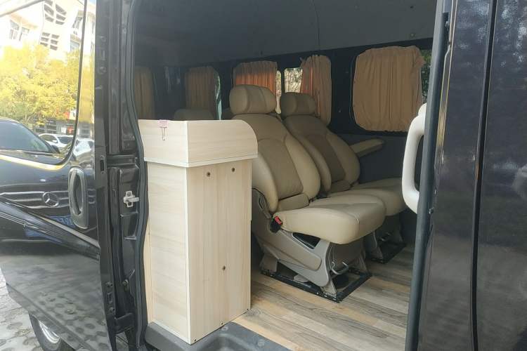 Used Dongfeng Yufeng 2016 2.5T Lingyun Edition Yulibao Long Wheelbase High-Roof National V ZD25 Left Rear Seat