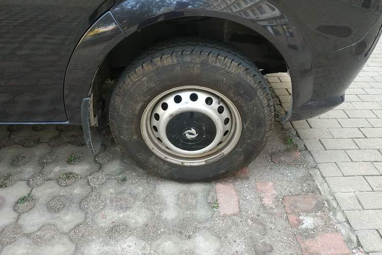 Used Dongfeng Yufeng 2016 2.5T Lingyun Edition Yulibao Long Wheelbase High-Roof National V ZD25 Right Front Wheel Hub