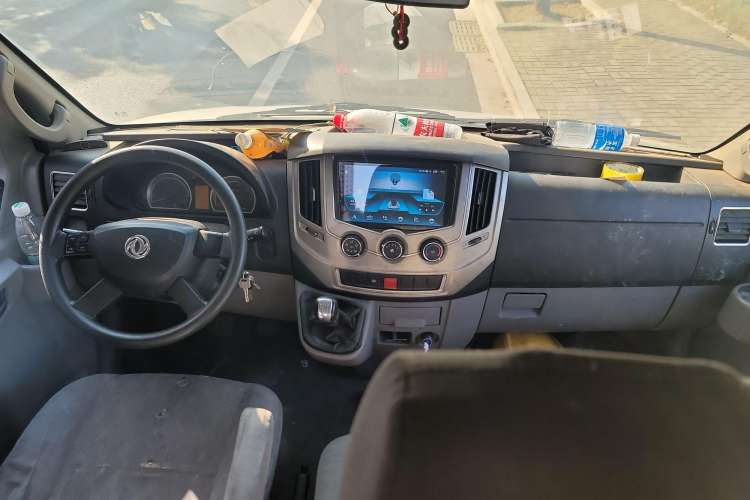 Used Dongfeng Yufeng 2020 2.3T Economy Logistics Vehicle Long Wheelbase Mid-Roof Design 5-9 Seater WP2.3 Center Console