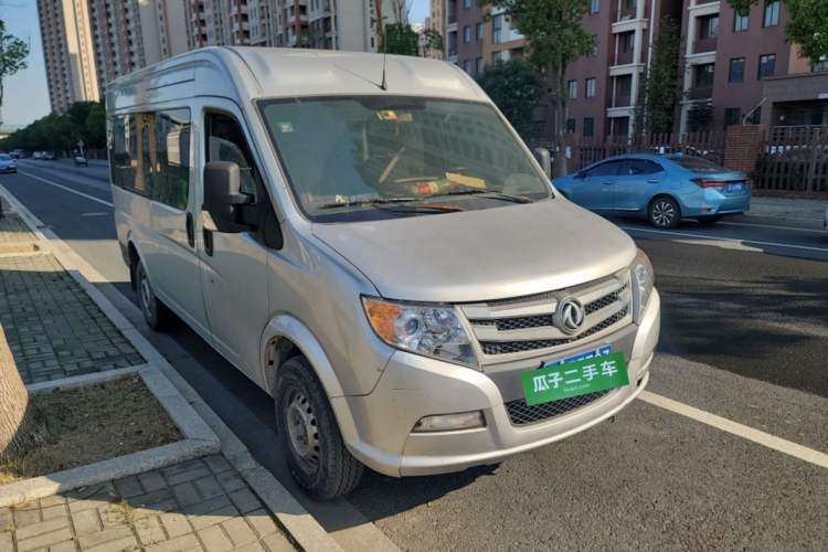 Used Dongfeng Yufeng 2020 2.3T Economy Logistics Vehicle Long Wheelbase Mid-Roof Design 5-9 Seater WP2.3 Front Right 45 Deg
