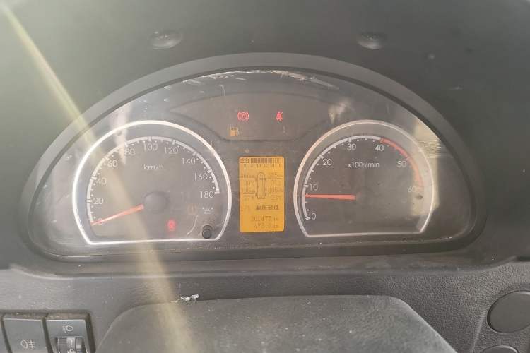 Used Dongfeng Yufeng 2020 2.3T Economy Logistics Vehicle Long Wheelbase Mid-Roof Design 5-9 Seater WP2.3 Instrument Cluster