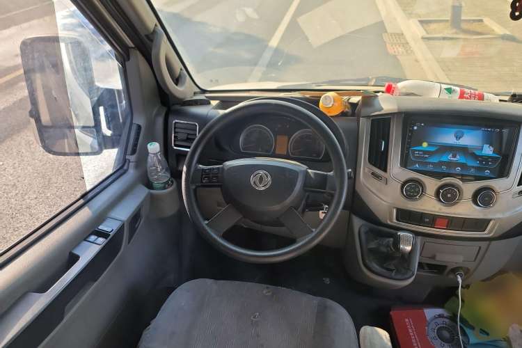 Used Dongfeng Yufeng 2020 2.3T Economy Logistics Vehicle Long Wheelbase Mid-Roof Design 5-9 Seater WP2.3 Steering Wheel