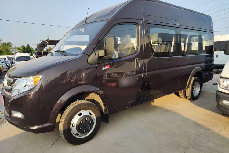 Used Dongfeng Yufeng 2021 2.4T Rear-Drive Logistics Vehicle High-Roof Design Rear Dual Tires 6–9 Seats China VI Emission Standard Model YCY24140-60 Exterior 5