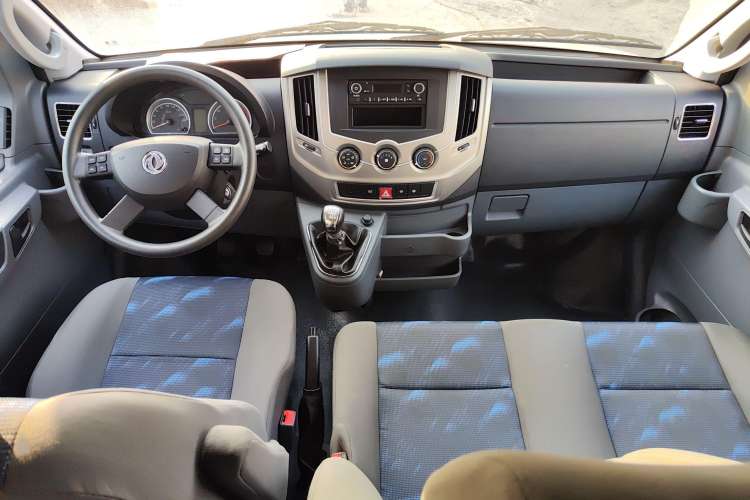 Used Dongfeng Yufeng 2021 2.4T Rear-Drive Logistics Vehicle High-Roof Design Rear Dual Tires 6–9 Seats China VI Emission Standard Model YCY24140-60 Interior 3