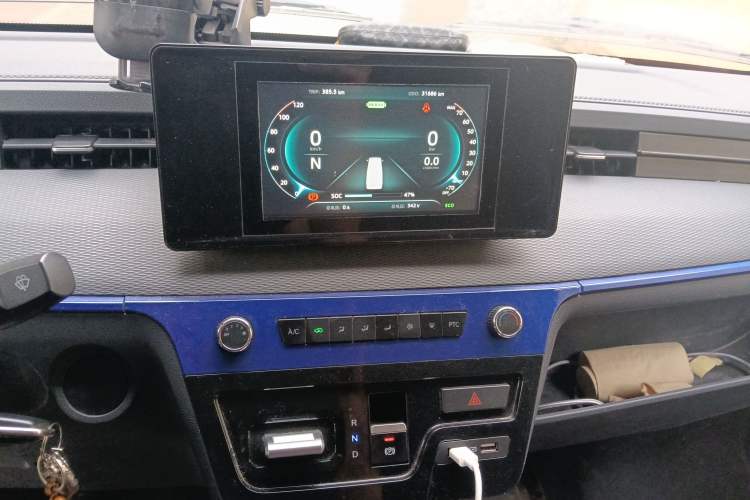 Used Dongfeng Yufeng EM27 2024 EM27 CATL 38.64 kWh Audio And AC Panel