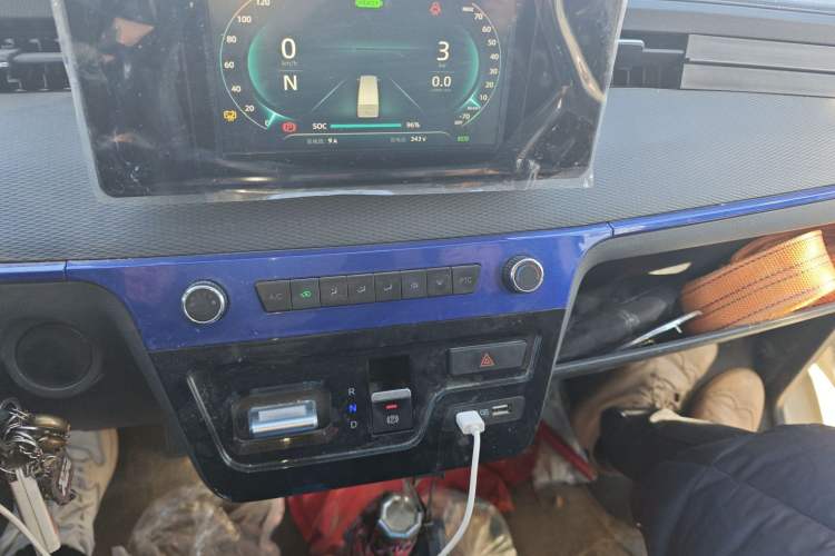 Used Dongfeng Yufeng EM27 2024 EM27L Eves Power 41.86 kWh Audio And AC Panel
