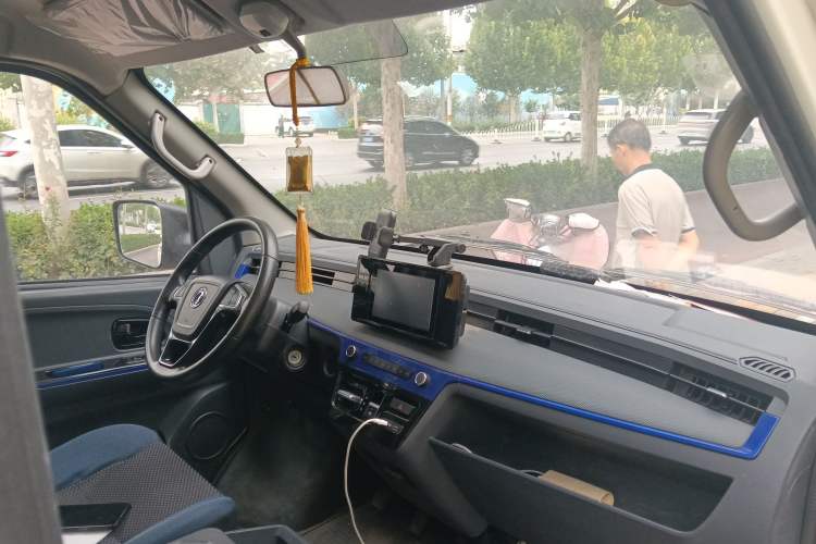 Used Dongfeng Yufeng EM27 2024 EM27 CATL 38.64 kWh Center Console