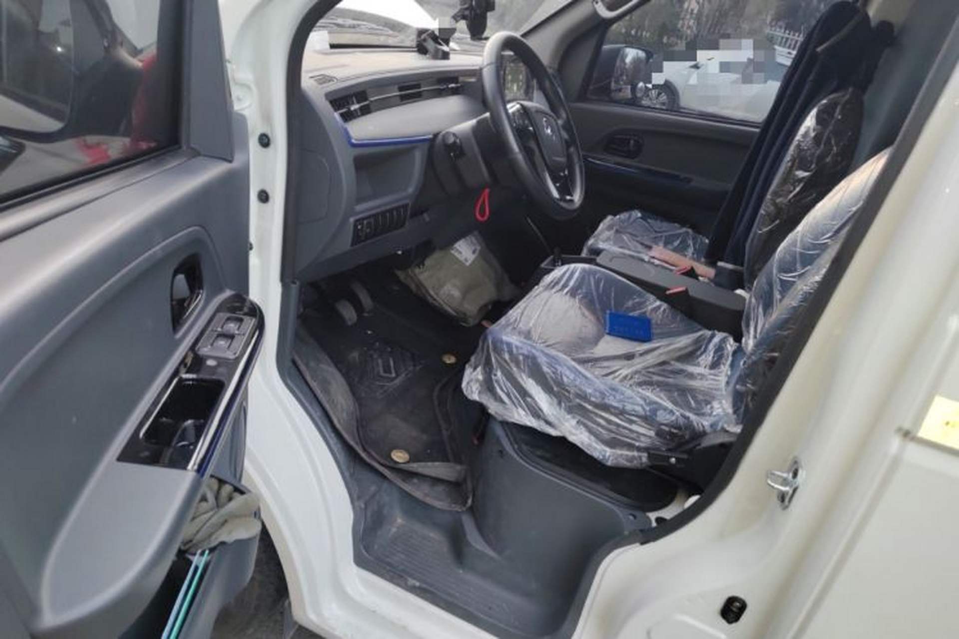 Used Dongfeng Yufeng EM27 2024 EM27L Eves Power 41.86 kWh Driver Seat
