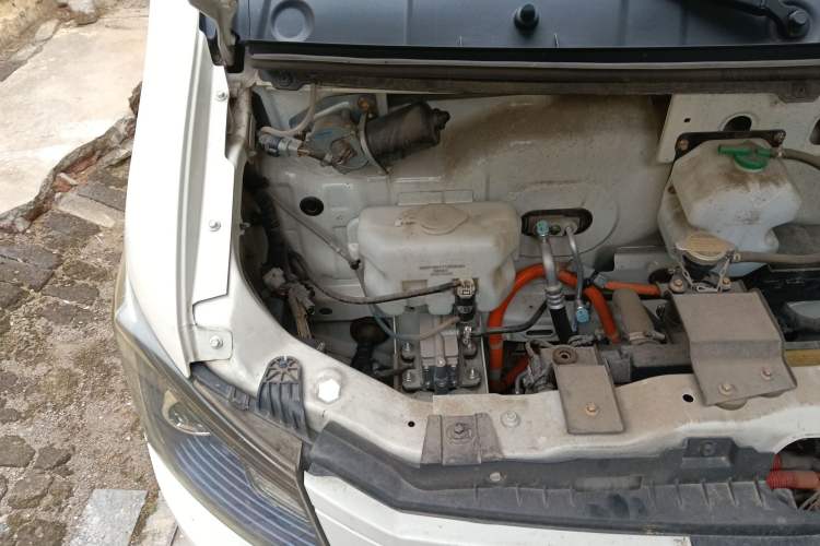 Used Dongfeng Yufeng EM27 2024 EM27 CATL 38.64 kWh Engine Bay Right