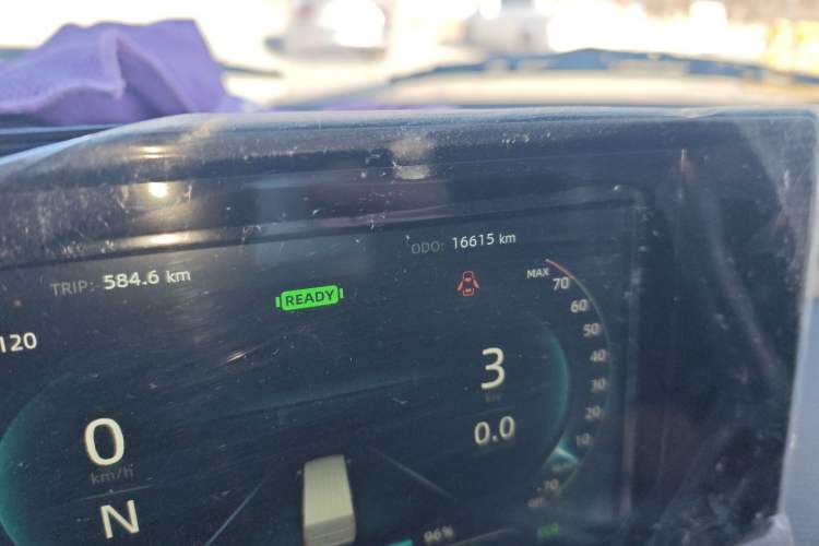 Used Dongfeng Yufeng EM27 2024 EM27L Eves Power 41.86 kWh Odometer Close Up