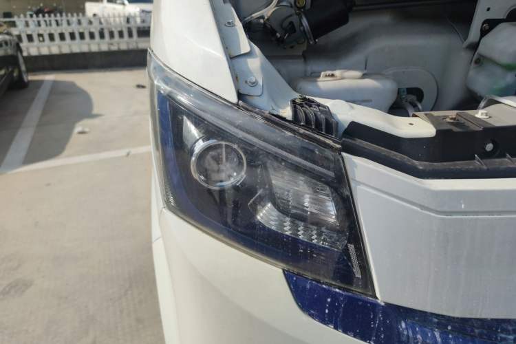 Used Dongfeng Yufeng EM27 2024 EM27L Henan Lidong 41.472 kWh Right Front Headlight